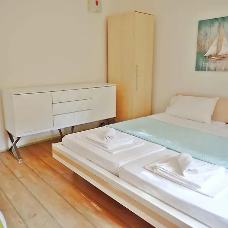 In Starigrad-paklenica 34801 Apartment *
