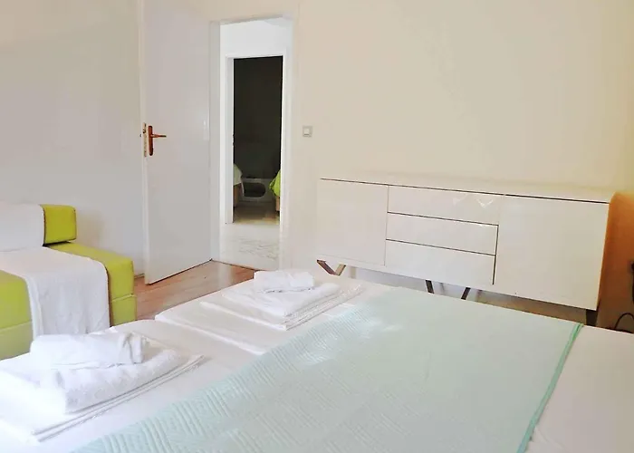 Apartment In Starigrad-paklenica 34801 *