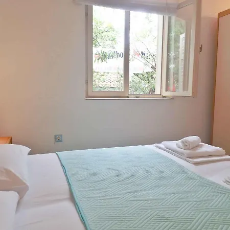 In Starigrad-paklenica 34801 Apartamento