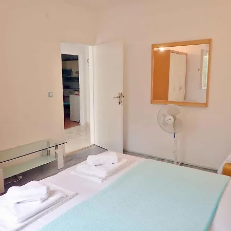 In Starigrad-paklenica 34801 *