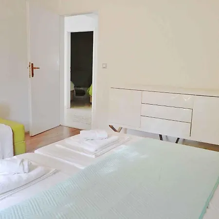 Apartamento In Starigrad-paklenica 34801 *